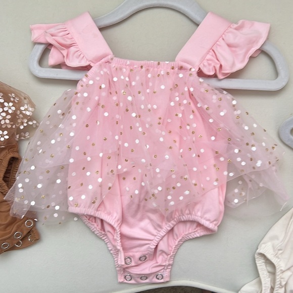 Bailey’s Blossoms 0-3 month bundle - Picture 4 of 5